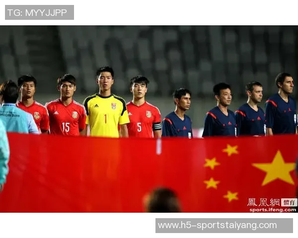 赛前升旗仪式上香港球员徐远征闭眼沉思引发热议 赛前升旗仪式上香港球员徐远征闭眼沉思引发热议